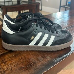 Practically new adidas samba soccer shoe big kid 4.5